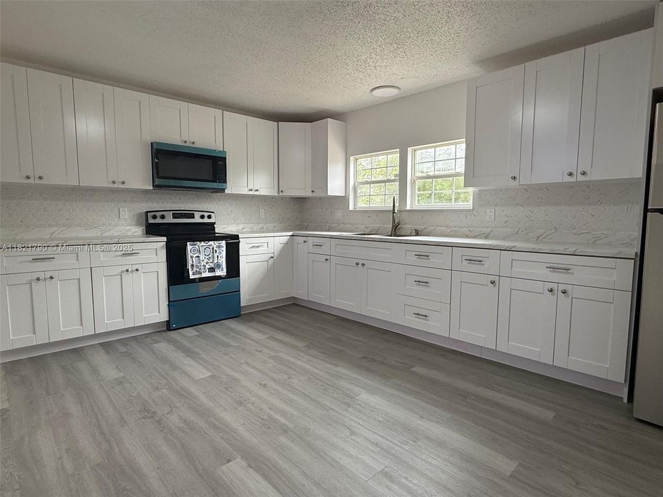 Vendido Recientemente: $280,000 (3 camas, 2 baños, 0 Pies cuadrados)