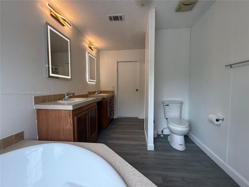 Vendido Recientemente: $280,000 (3 camas, 2 baños, 0 Pies cuadrados)