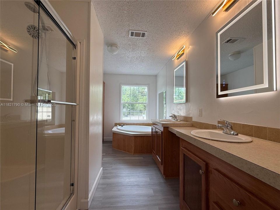 Vendido Recientemente: $280,000 (3 camas, 2 baños, 0 Pies cuadrados)