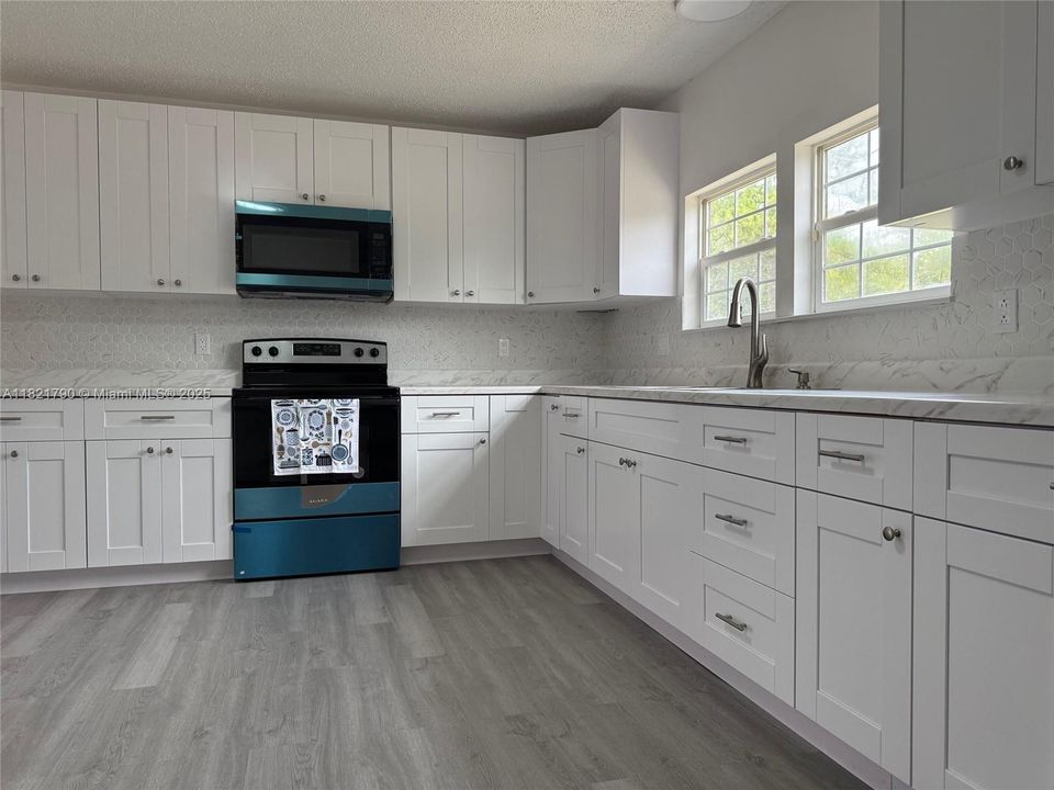 Vendido Recientemente: $280,000 (3 camas, 2 baños, 0 Pies cuadrados)