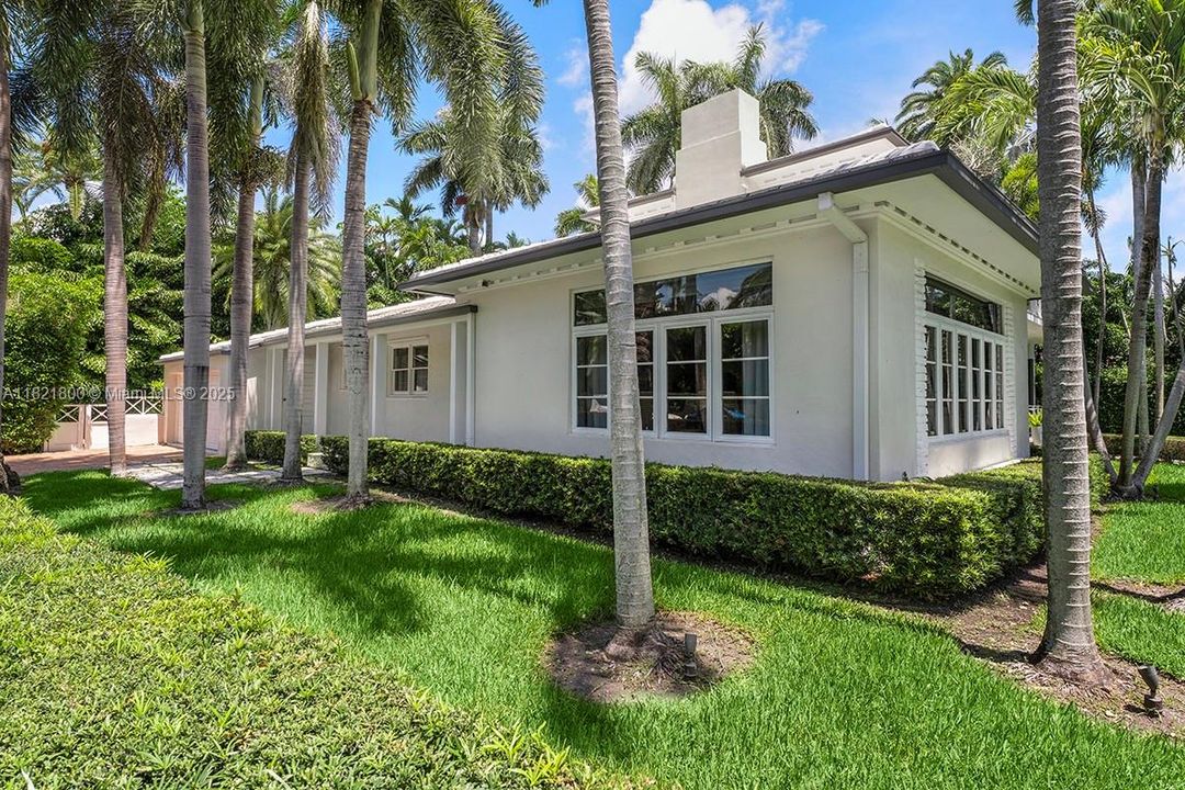 Recently Sold: $6,995,000 (4 beds, 4 baths, 3663 Square Feet)