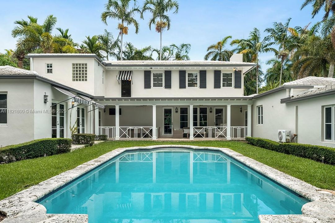 Recently Sold: $6,995,000 (4 beds, 4 baths, 3663 Square Feet)