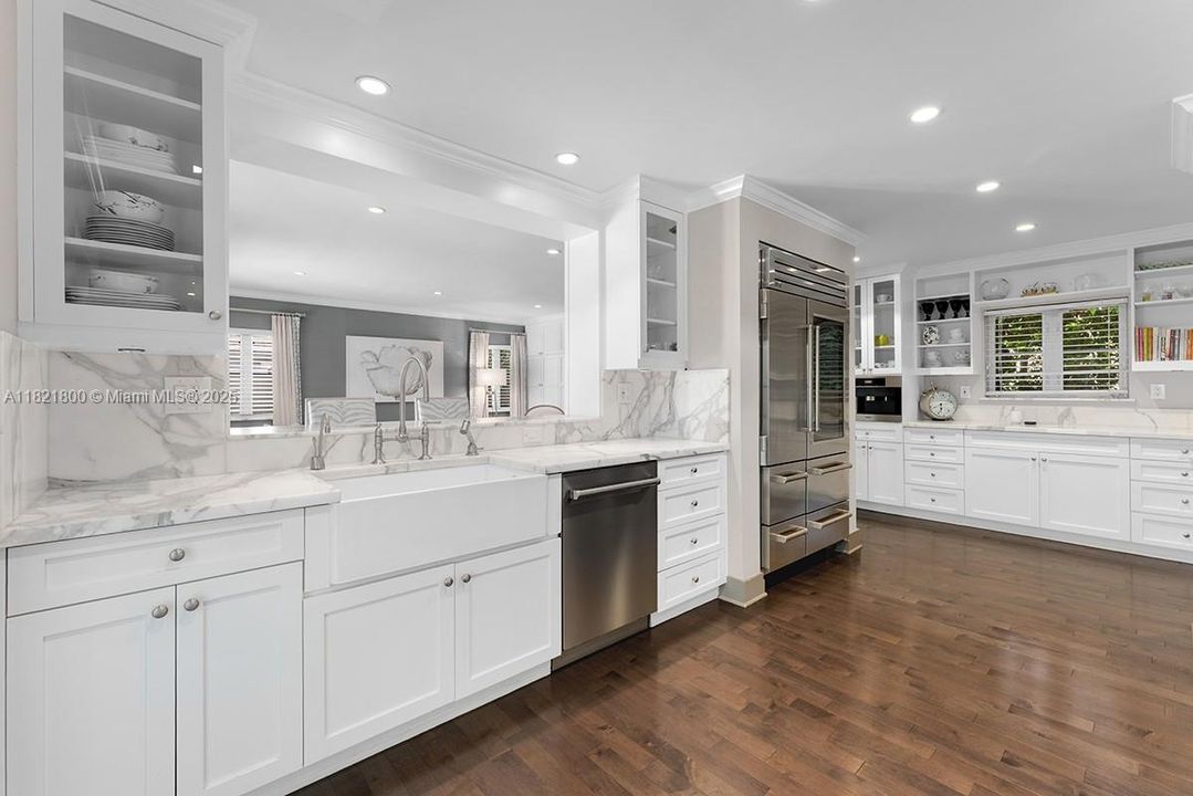 Recently Sold: $6,995,000 (4 beds, 4 baths, 3663 Square Feet)