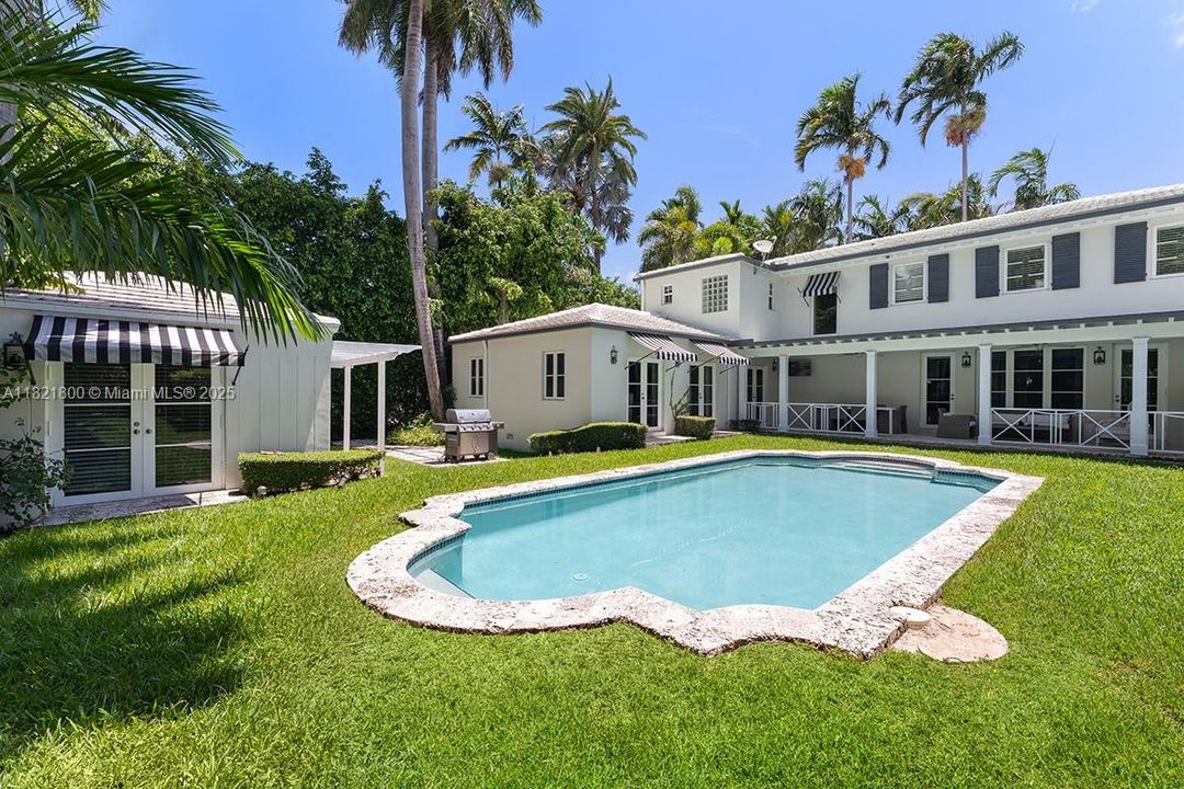Recently Sold: $6,995,000 (4 beds, 4 baths, 3663 Square Feet)