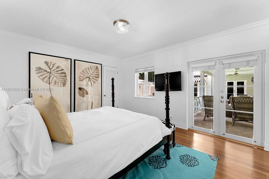 Recently Sold: $6,995,000 (4 beds, 4 baths, 3663 Square Feet)