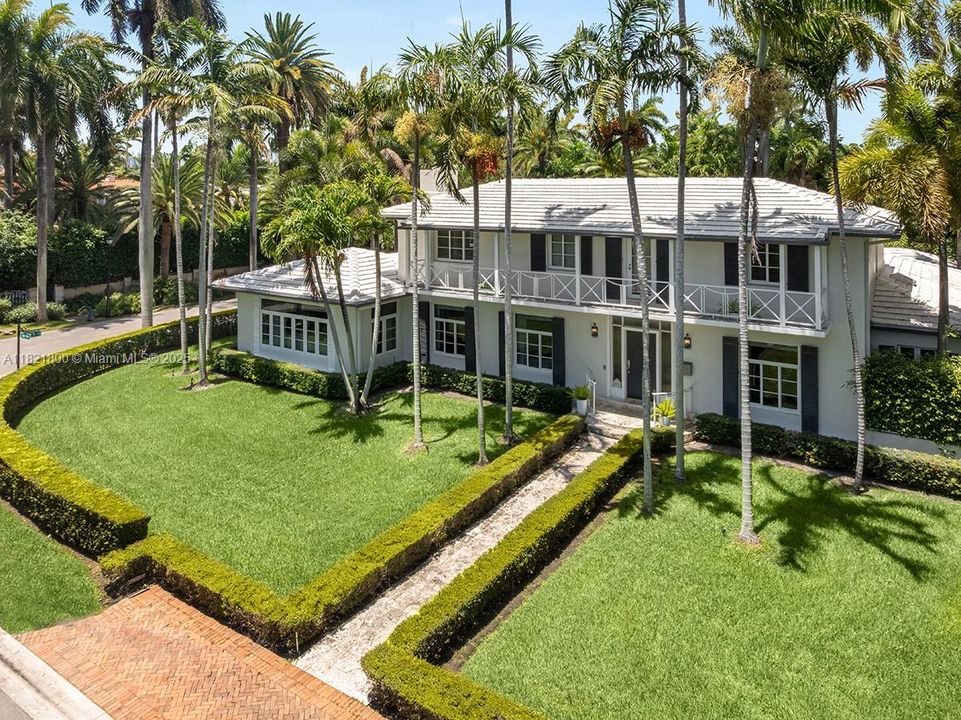 Recently Sold: $6,995,000 (4 beds, 4 baths, 3663 Square Feet)