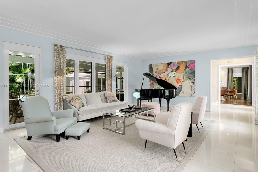 Recently Sold: $6,995,000 (4 beds, 4 baths, 3663 Square Feet)