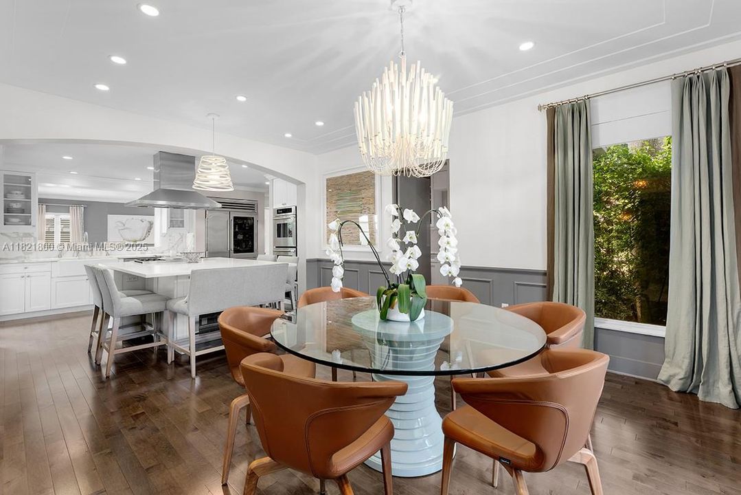 Recently Sold: $6,995,000 (4 beds, 4 baths, 3663 Square Feet)