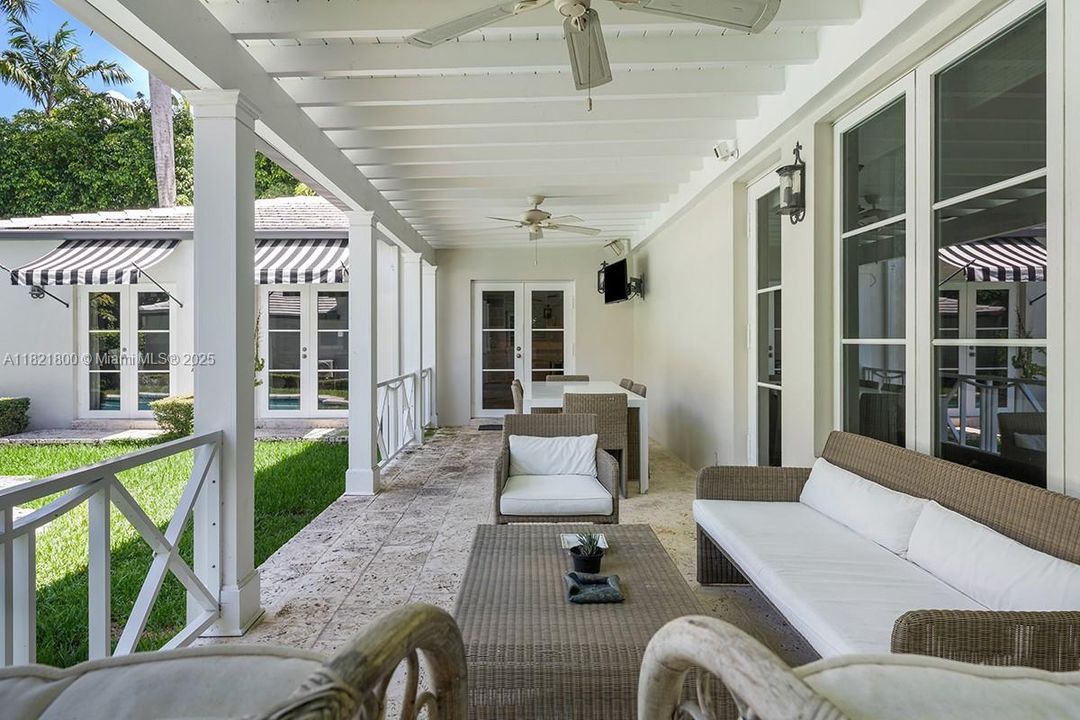 Recently Sold: $6,995,000 (4 beds, 4 baths, 3663 Square Feet)