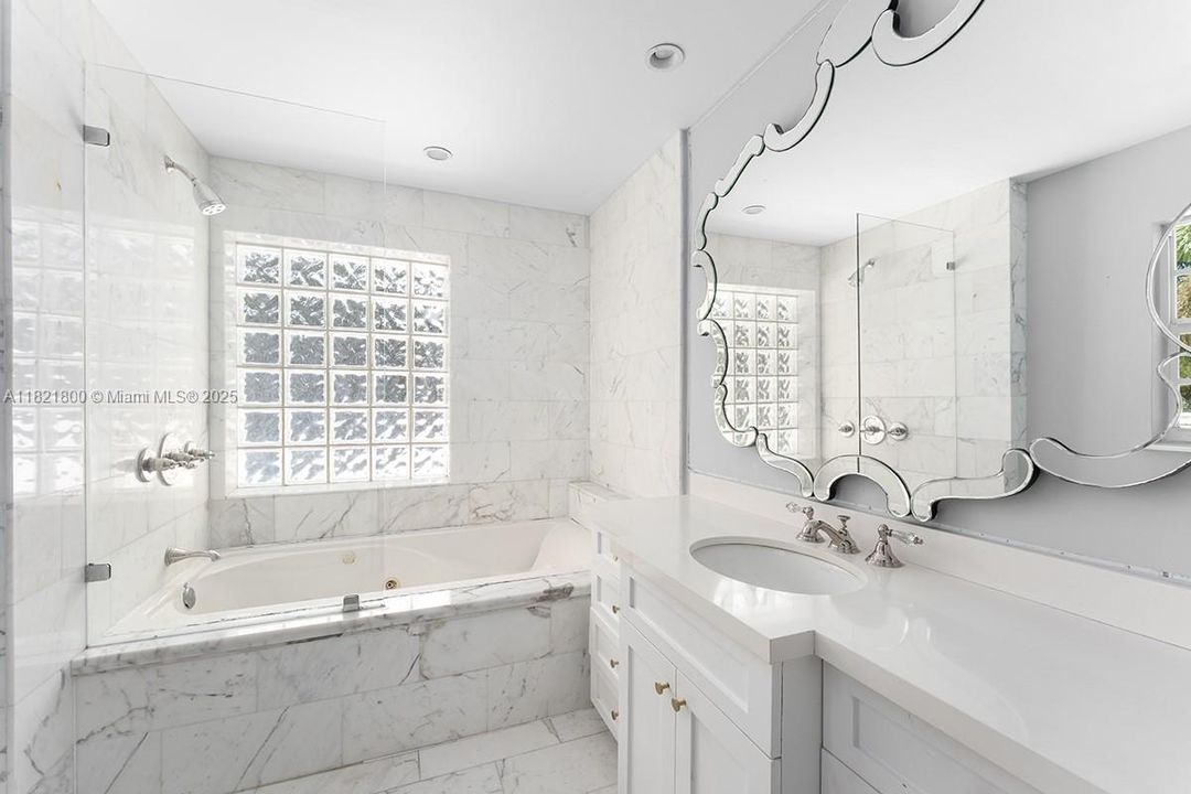 Recently Sold: $6,995,000 (4 beds, 4 baths, 3663 Square Feet)