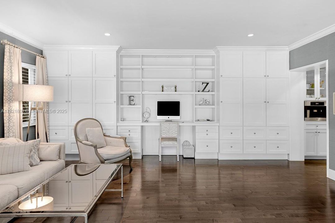 Recently Sold: $6,995,000 (4 beds, 4 baths, 3663 Square Feet)