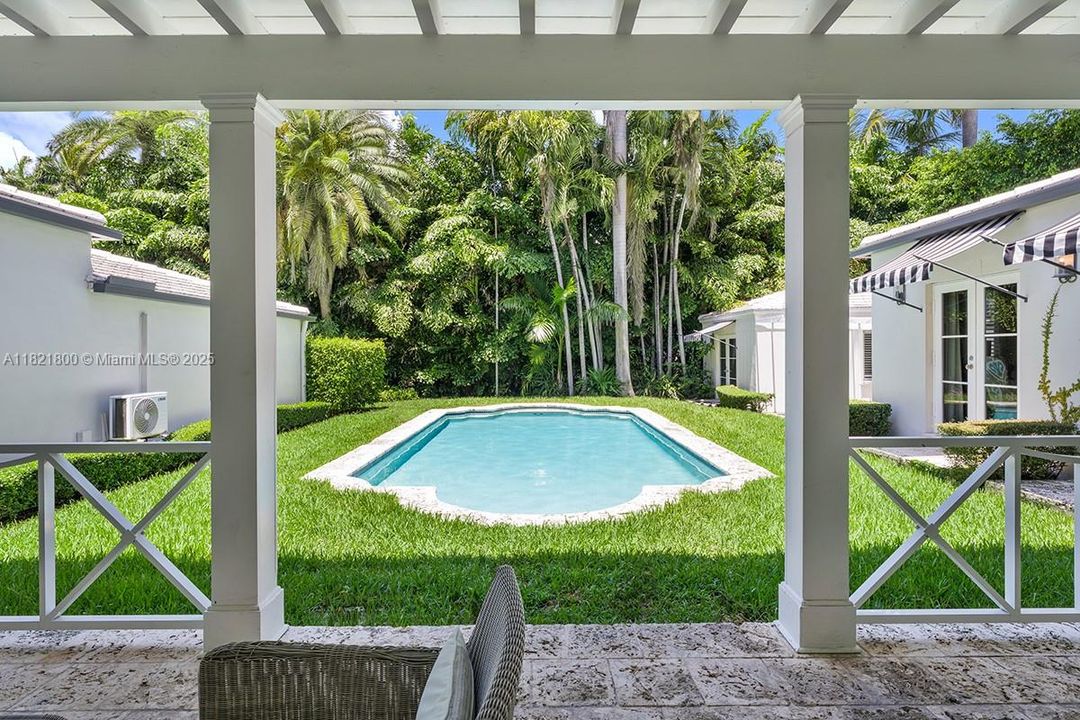 Recently Sold: $6,995,000 (4 beds, 4 baths, 3663 Square Feet)