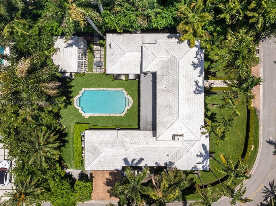 Recently Sold: $6,995,000 (4 beds, 4 baths, 3663 Square Feet)
