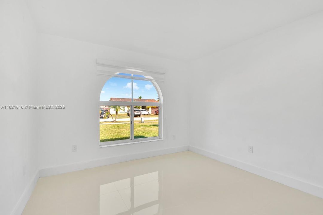 Recently Rented: $5,000 (3 beds, 2 baths, 1345 Square Feet)