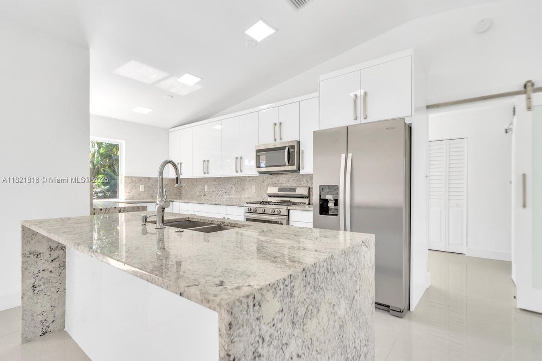 Recently Rented: $5,000 (3 beds, 2 baths, 1345 Square Feet)