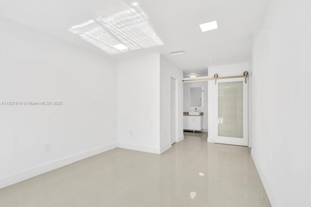 Recently Rented: $5,000 (3 beds, 2 baths, 1345 Square Feet)