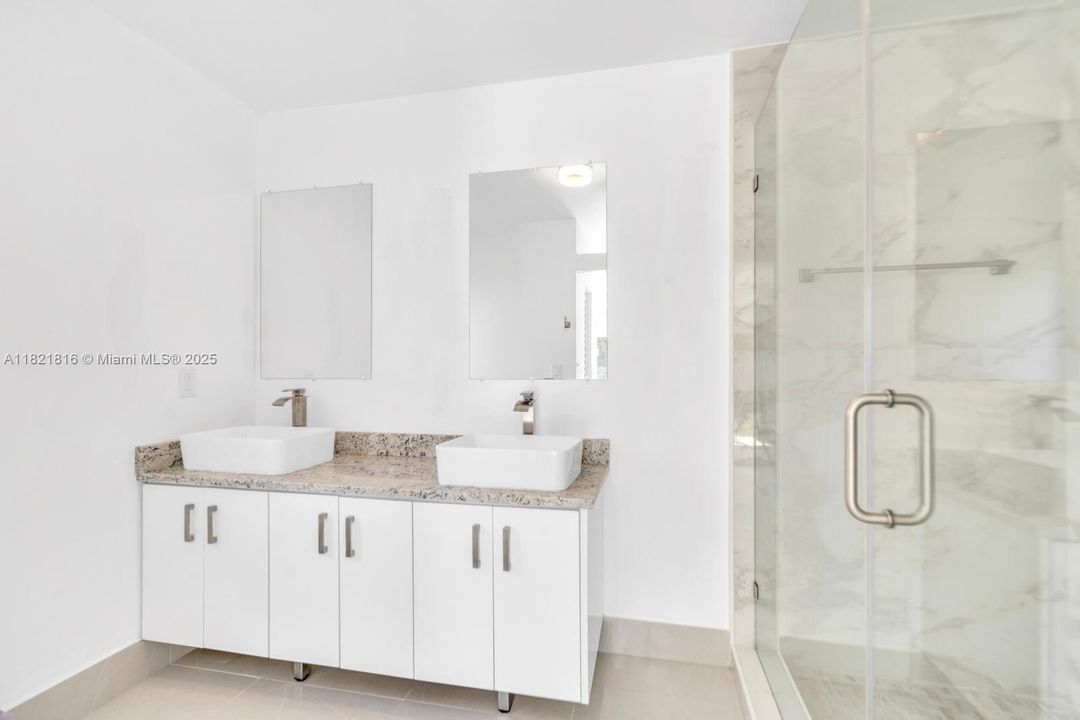 Recently Rented: $5,000 (3 beds, 2 baths, 1345 Square Feet)