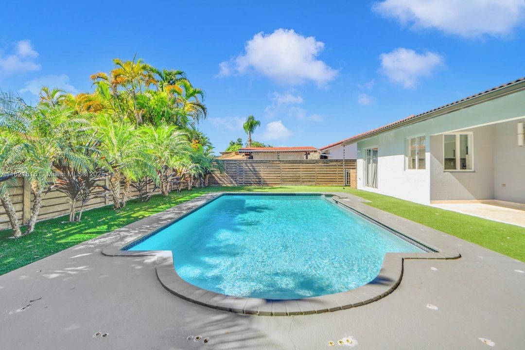 Recently Rented: $5,000 (3 beds, 2 baths, 1345 Square Feet)