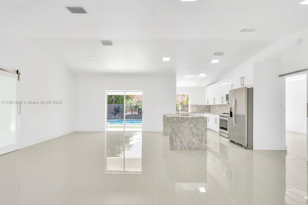 Recently Rented: $5,000 (3 beds, 2 baths, 1345 Square Feet)