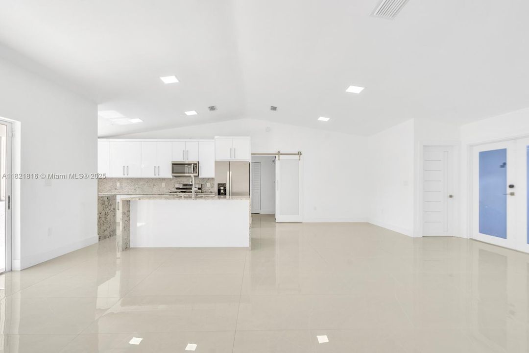 Recently Rented: $5,000 (3 beds, 2 baths, 1345 Square Feet)