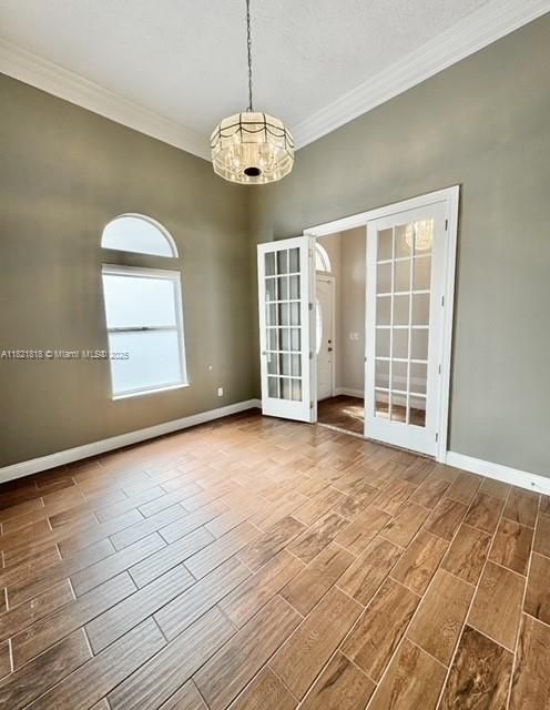 For Sale: $590,000 (5 beds, 3 baths, 2635 Square Feet)