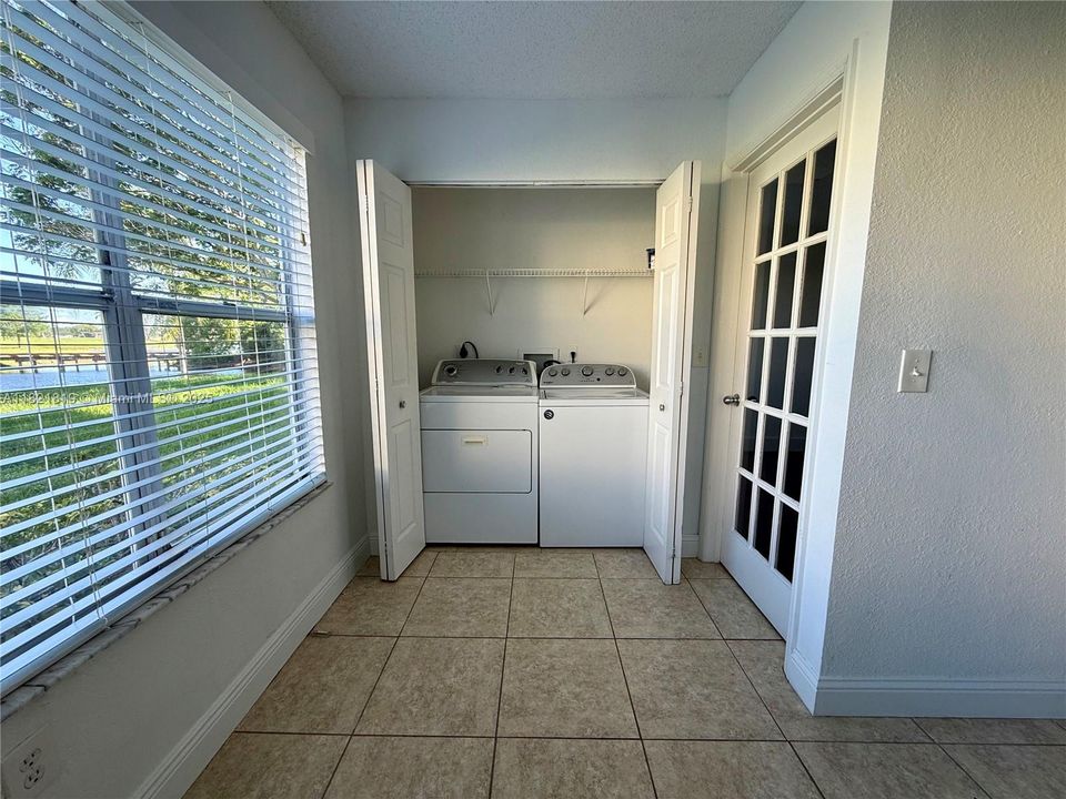 Recently Sold: $220,000 (1 beds, 1 baths, 743 Square Feet)