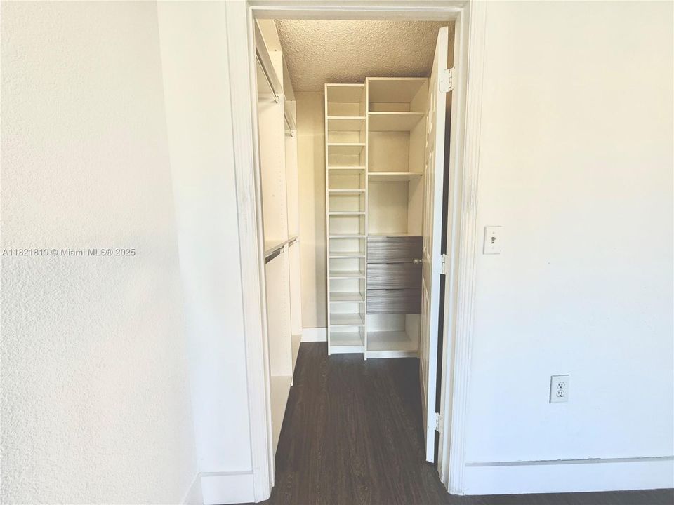 Recently Sold: $220,000 (1 beds, 1 baths, 743 Square Feet)