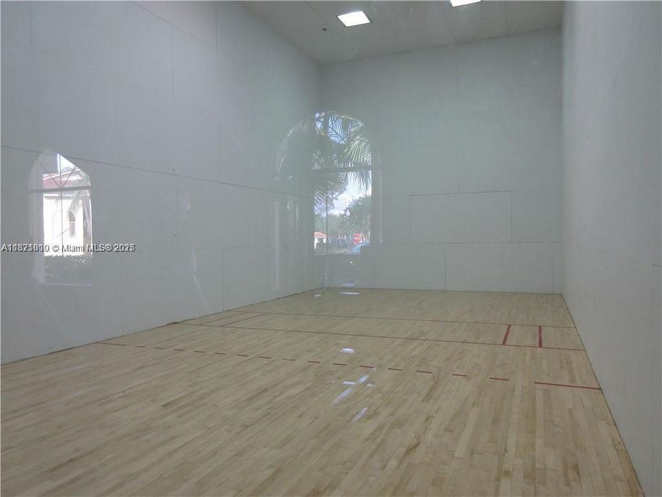 Recently Sold: $220,000 (1 beds, 1 baths, 743 Square Feet)