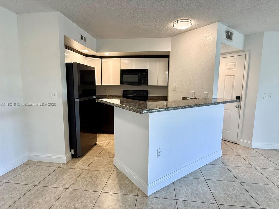 Recently Sold: $220,000 (1 beds, 1 baths, 743 Square Feet)