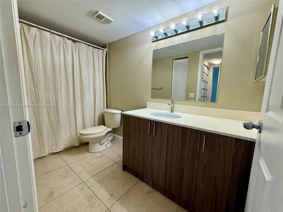 Recently Sold: $220,000 (1 beds, 1 baths, 743 Square Feet)