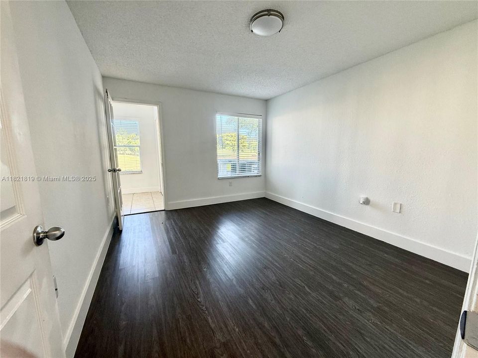 Recently Sold: $220,000 (1 beds, 1 baths, 743 Square Feet)