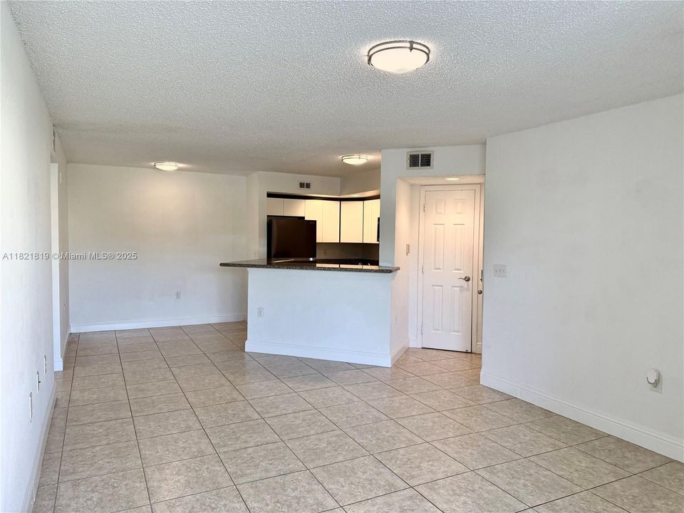 Recently Sold: $220,000 (1 beds, 1 baths, 743 Square Feet)