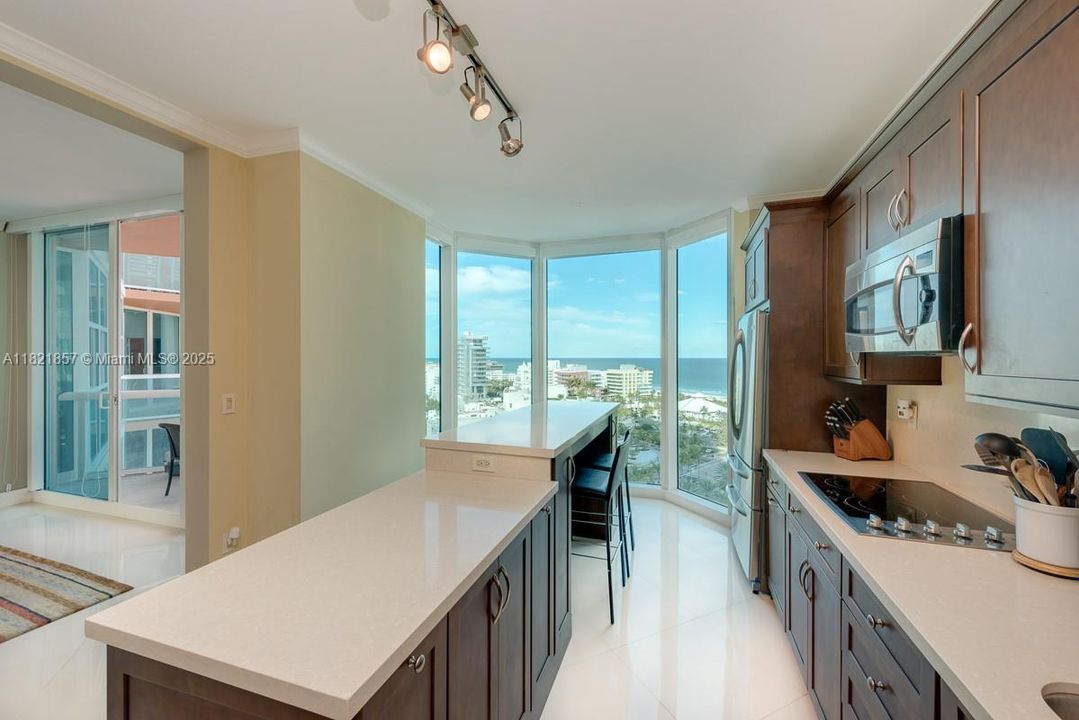 Vendido Recientemente: $2,350,000 (2 camas, 2 baños, 2040 Pies cuadrados)