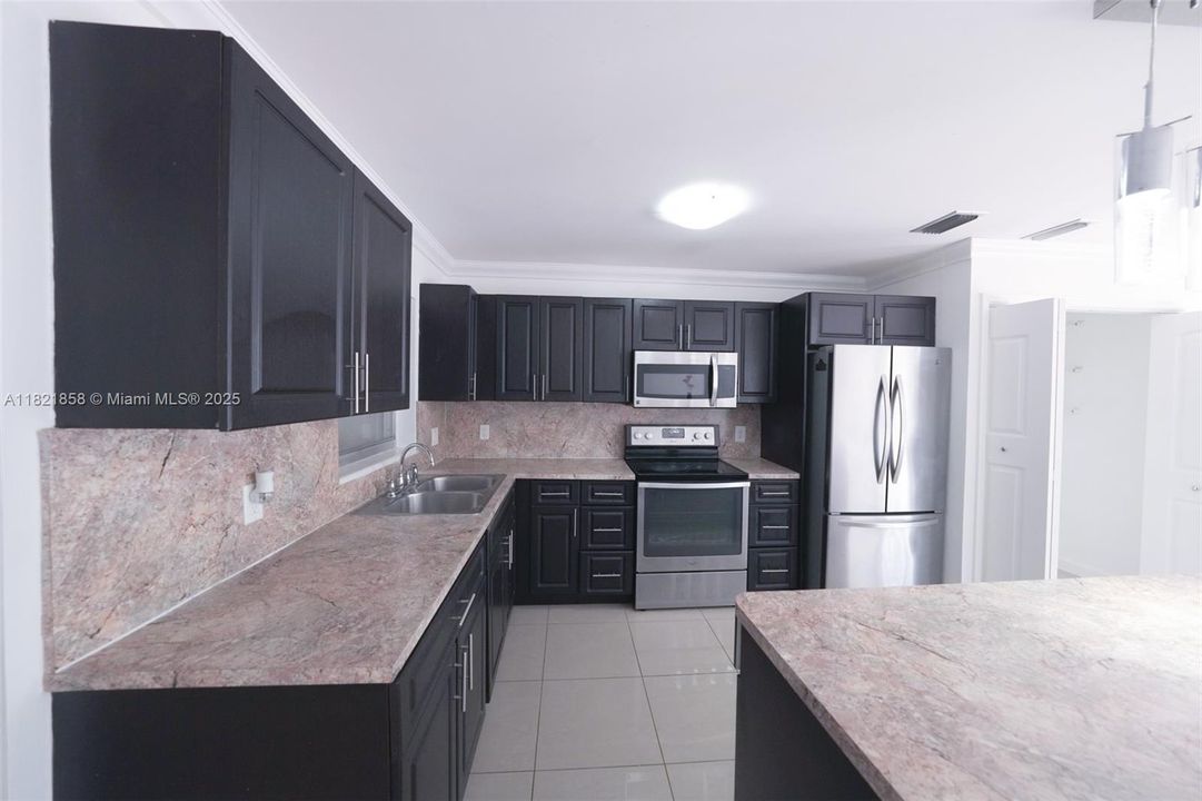 Recently Rented: $3,750 (4 beds, 3 baths, 1880 Square Feet)