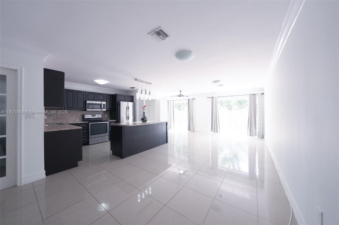 Recently Rented: $3,750 (4 beds, 3 baths, 1880 Square Feet)