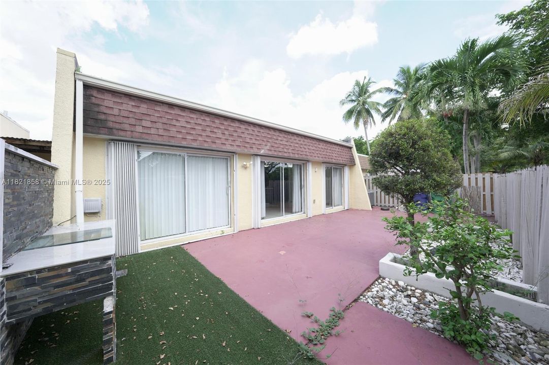 Recently Rented: $3,750 (4 beds, 3 baths, 1880 Square Feet)