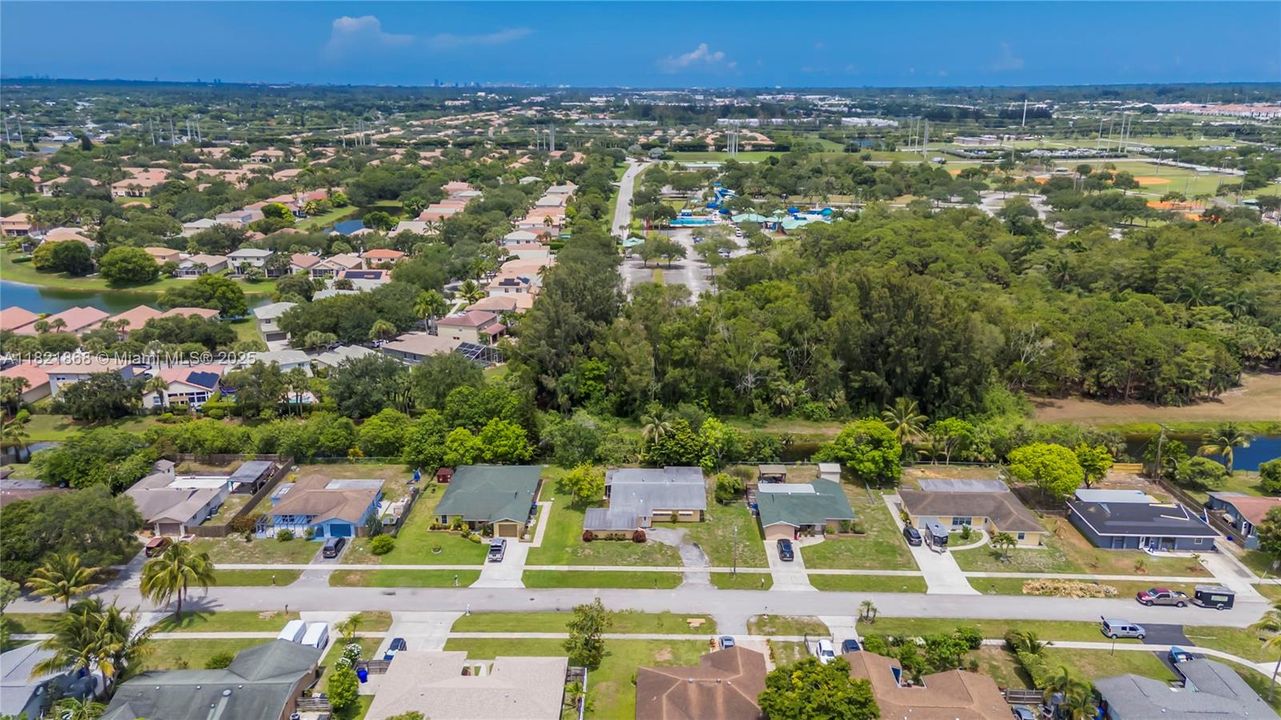 Недавно продано: $385,000 (3 спален, 2 ванн, 2163 Квадратных фут)