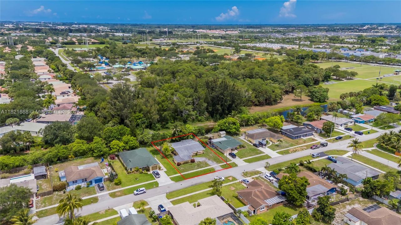 Недавно продано: $385,000 (3 спален, 2 ванн, 2163 Квадратных фут)