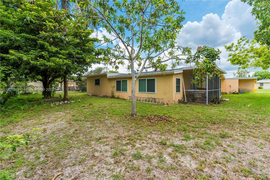 Недавно продано: $385,000 (3 спален, 2 ванн, 2163 Квадратных фут)