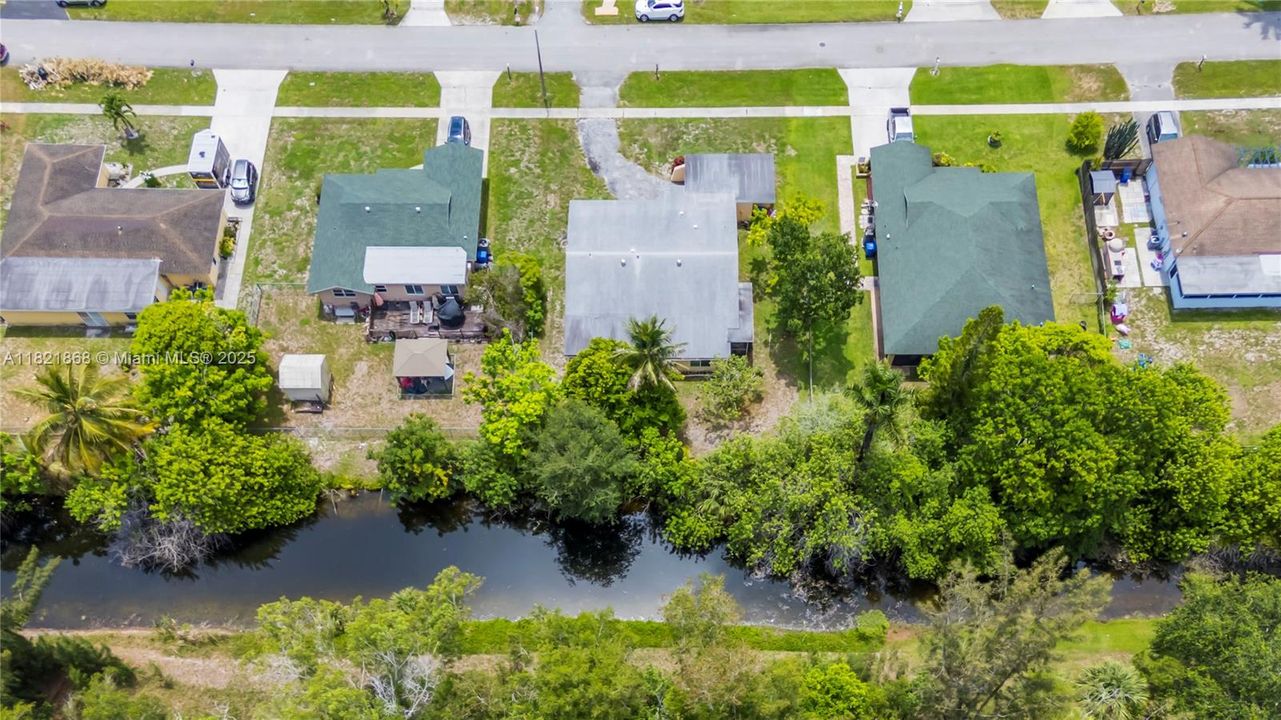 Недавно продано: $385,000 (3 спален, 2 ванн, 2163 Квадратных фут)