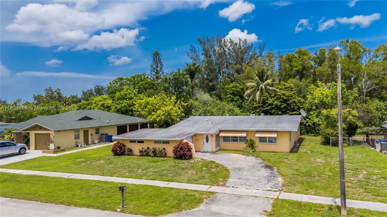 Недавно продано: $385,000 (3 спален, 2 ванн, 2163 Квадратных фут)