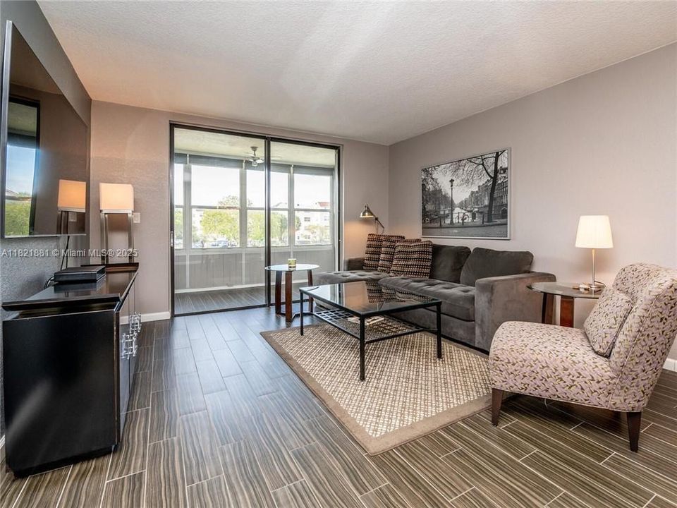 Active With Contract: $119,000 (2 beds, 2 baths, 1010 Square Feet)