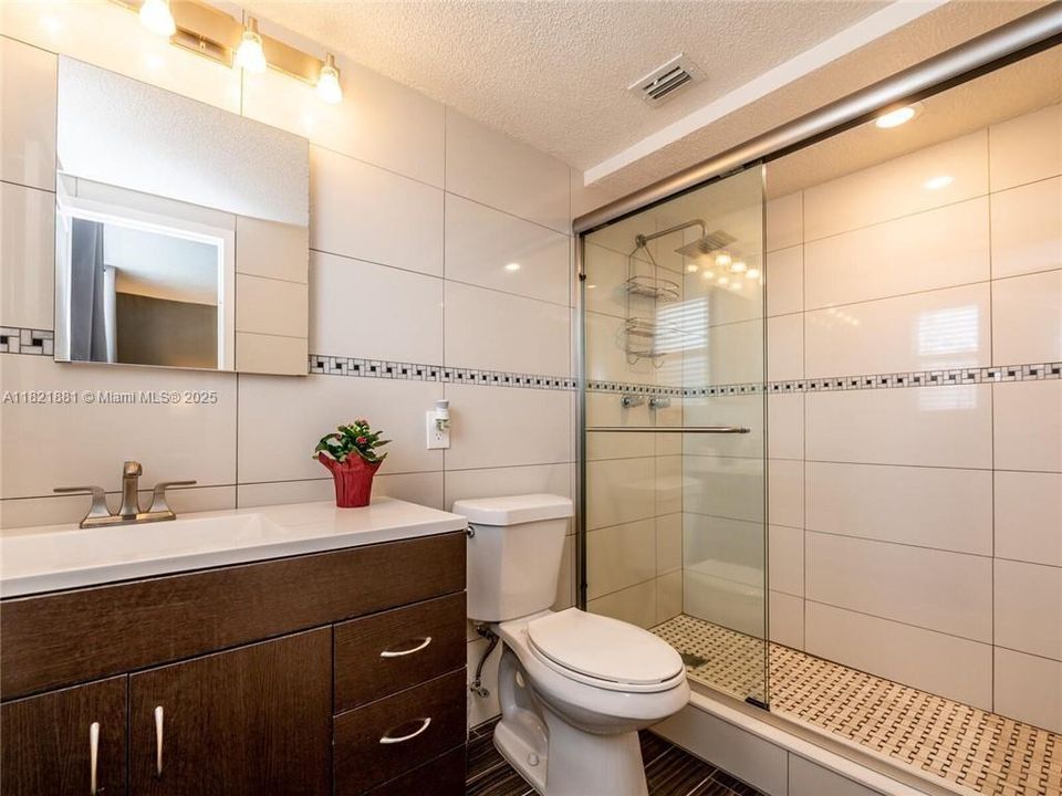 Active With Contract: $119,000 (2 beds, 2 baths, 1010 Square Feet)