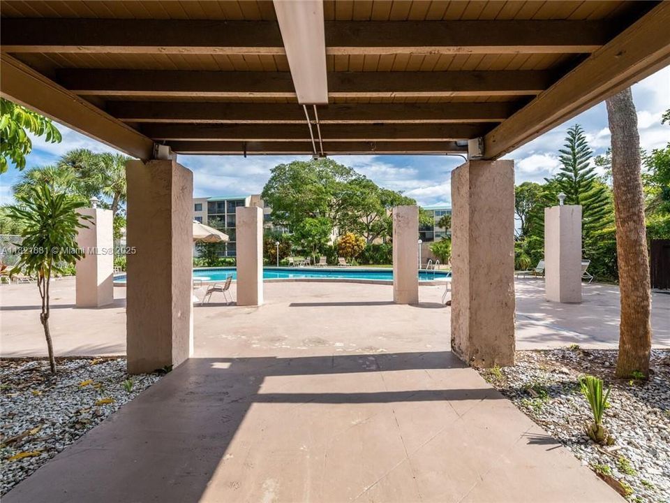 Active With Contract: $119,000 (2 beds, 2 baths, 1010 Square Feet)