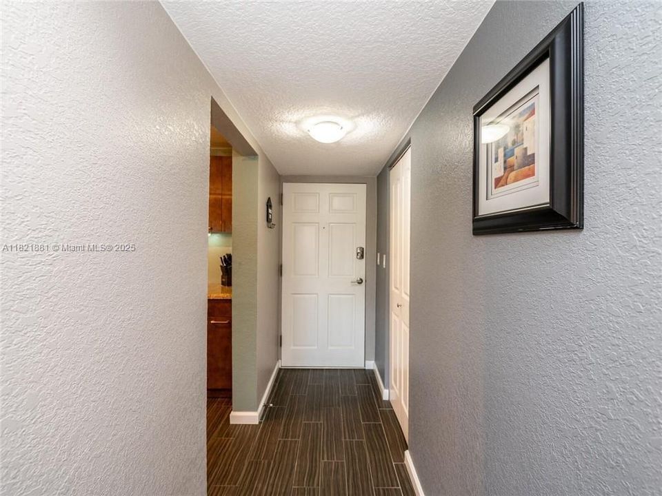 Active With Contract: $119,000 (2 beds, 2 baths, 1010 Square Feet)