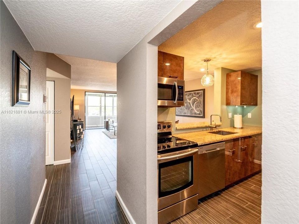 Active With Contract: $119,000 (2 beds, 2 baths, 1010 Square Feet)