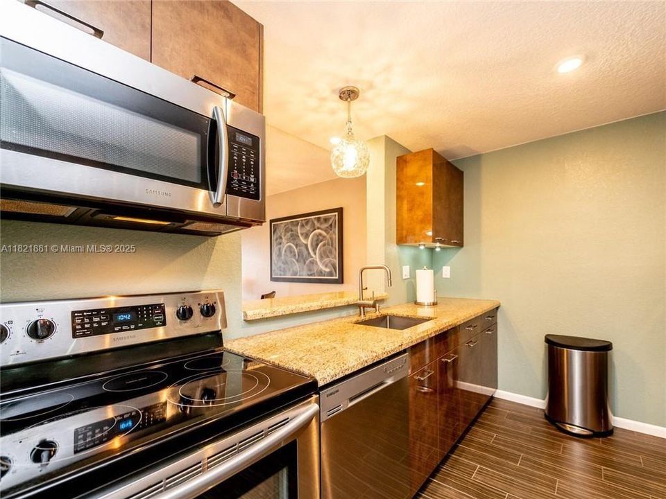 Active With Contract: $119,000 (2 beds, 2 baths, 1010 Square Feet)