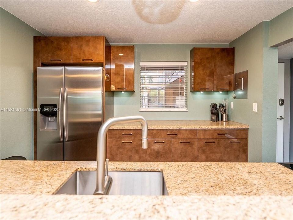 Active With Contract: $119,000 (2 beds, 2 baths, 1010 Square Feet)