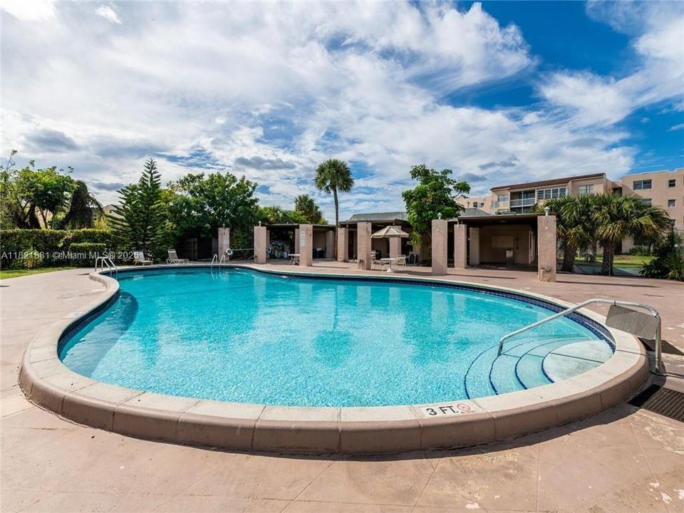 Active With Contract: $119,000 (2 beds, 2 baths, 1010 Square Feet)