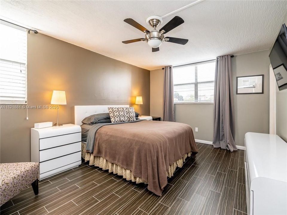 Active With Contract: $119,000 (2 beds, 2 baths, 1010 Square Feet)